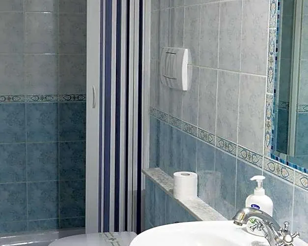 Oda ve Kahvaltı Annette 4*